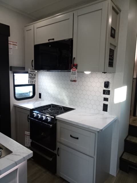 2026 Jayco 2026 Jayco Seismic Toy Hauler - thumbnail 15