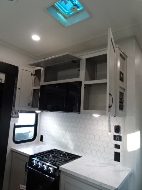 2026 Jayco 2026 Jayco Seismic Toy Hauler - thumbnail 16