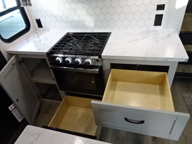 2026 Jayco 2026 Jayco Seismic Toy Hauler - thumbnail 17