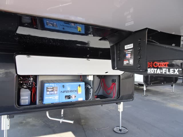 2026 Jayco 2026 Jayco Seismic Toy Hauler - thumbnail 4