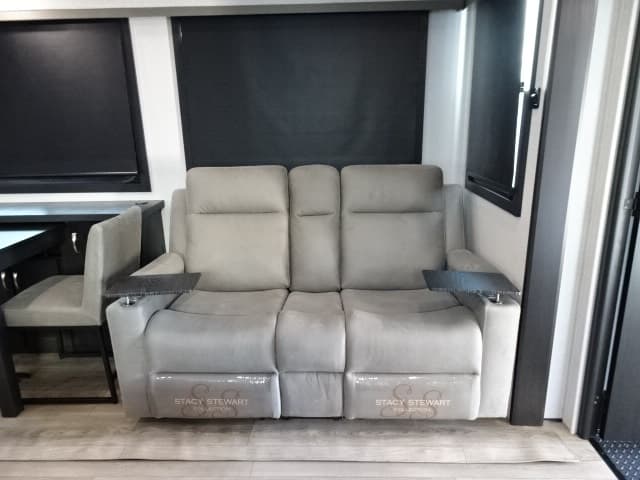 2026 Jayco 2026 Jayco Seismic Toy Hauler - thumbnail 33