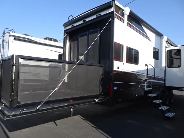 2026 Jayco 2026 Jayco Seismic Toy Hauler - thumbnail 8