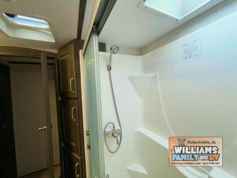 2019 Keystone 2019 Keystone Montana - thumbnail 25