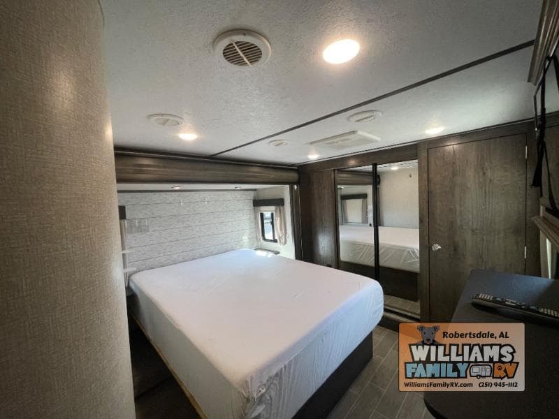 2019 Keystone 2019 Keystone Montana - thumbnail 28