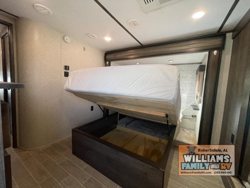 2019 Keystone 2019 Keystone Montana - thumbnail 29