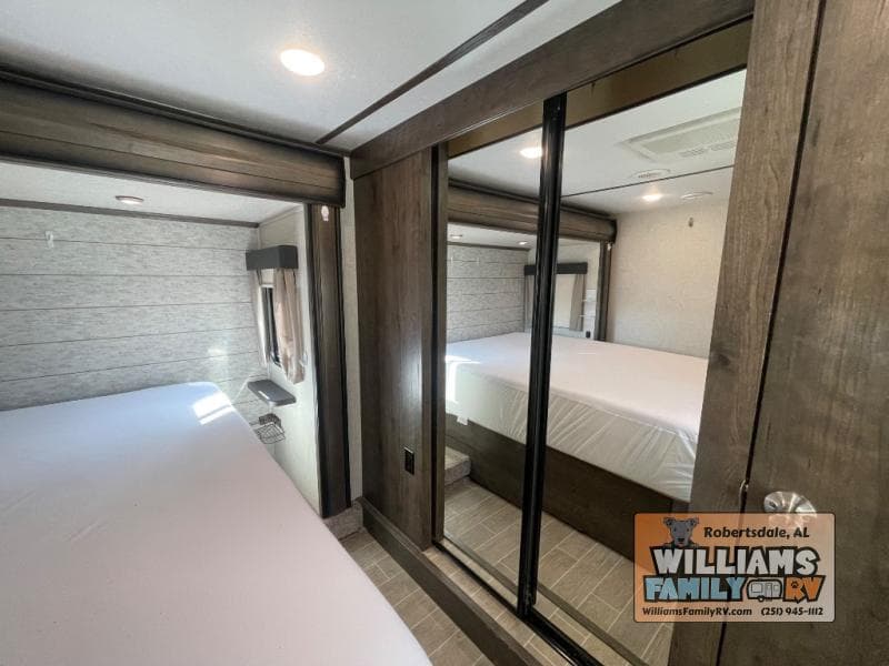 2019 Keystone 2019 Keystone Montana - thumbnail 30