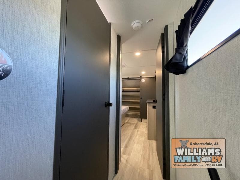 2025 Forest River 2025 Forest River Wildcat - thumbnail 13