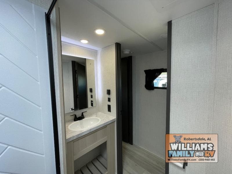 2025 Forest River 2025 Forest River Wildcat - thumbnail 16