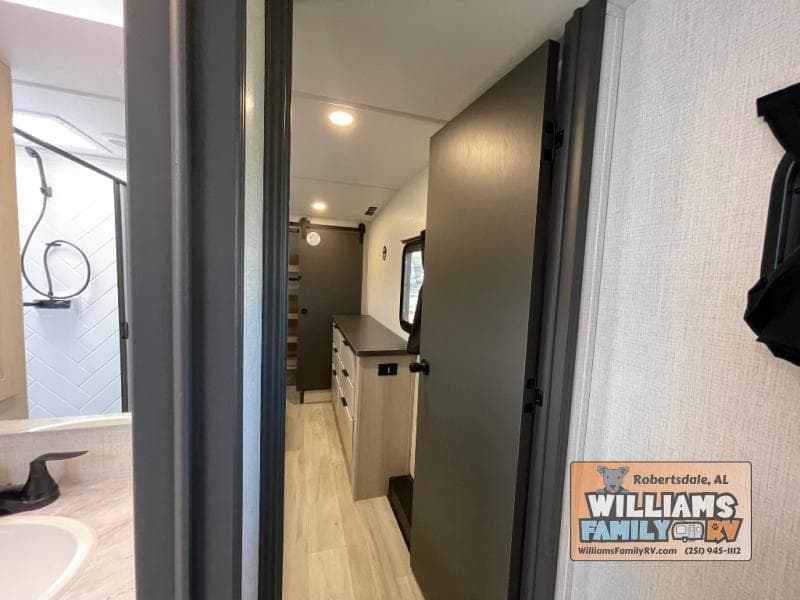 2025 Forest River 2025 Forest River Wildcat - thumbnail 18