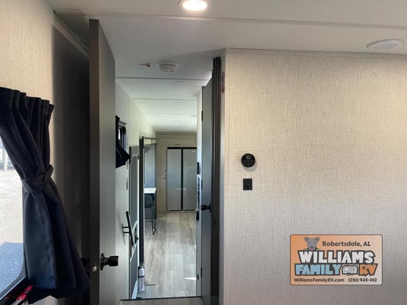 2025 Forest River 2025 Forest River Wildcat - thumbnail 24