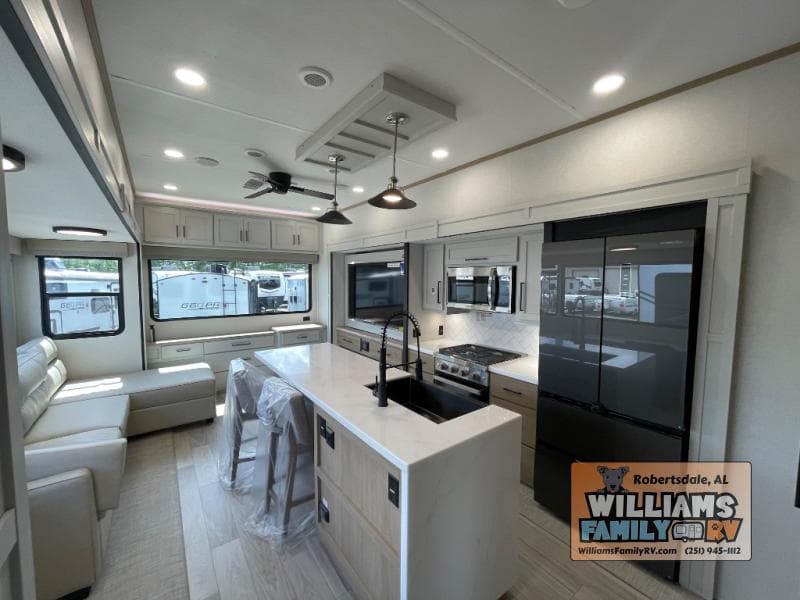 2025 Forest River 2025 Forest River Sierra - thumbnail 3