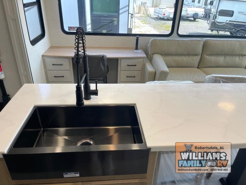 2025 Forest River 2025 Forest River Sierra - thumbnail 5