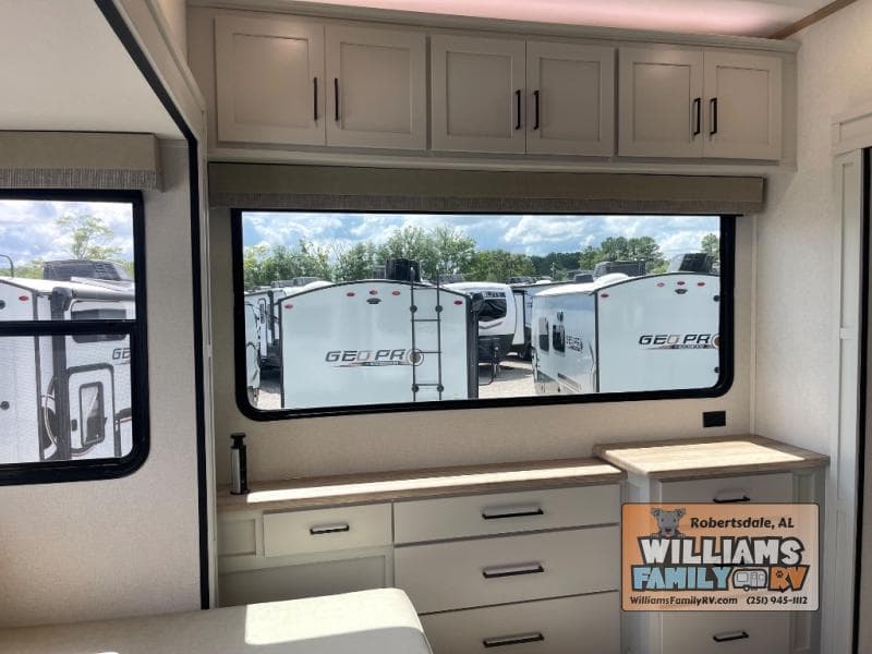 2025 Forest River 2025 Forest River Sierra - thumbnail 16