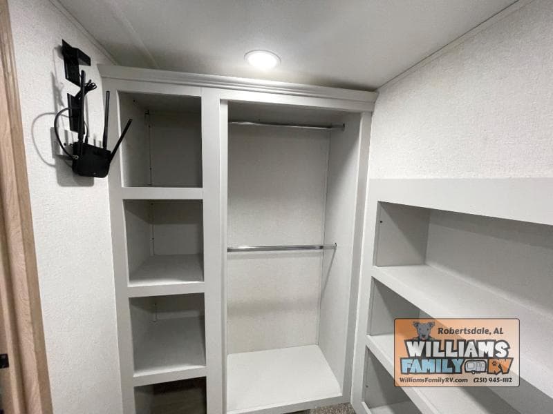 2025 Forest River 2025 Forest River Sierra - thumbnail 38