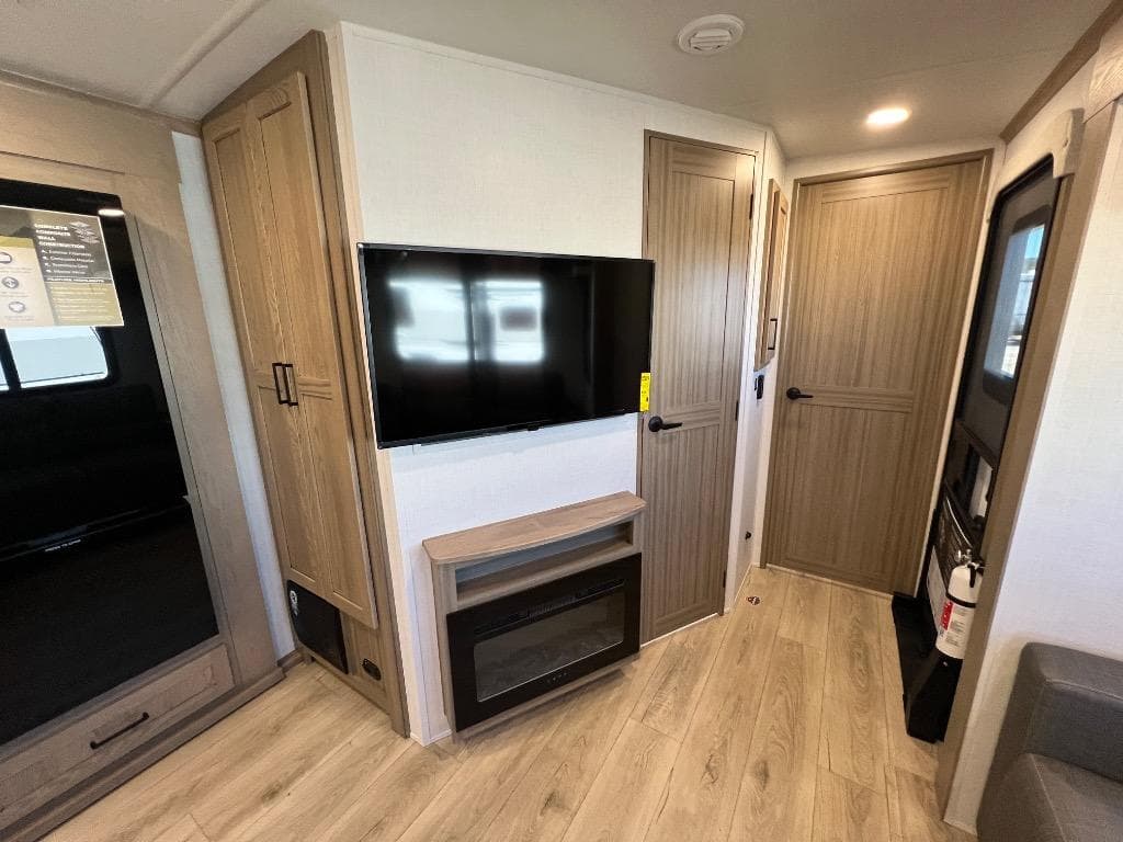 2026 Forest River 2026 Forest River Rockwood Signature - thumbnail 7