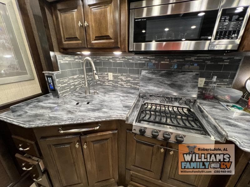 2016 Tiffin 2016 Tiffin Phaeton - thumbnail 16