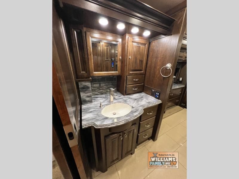 2016 Tiffin 2016 Tiffin Phaeton - thumbnail 19