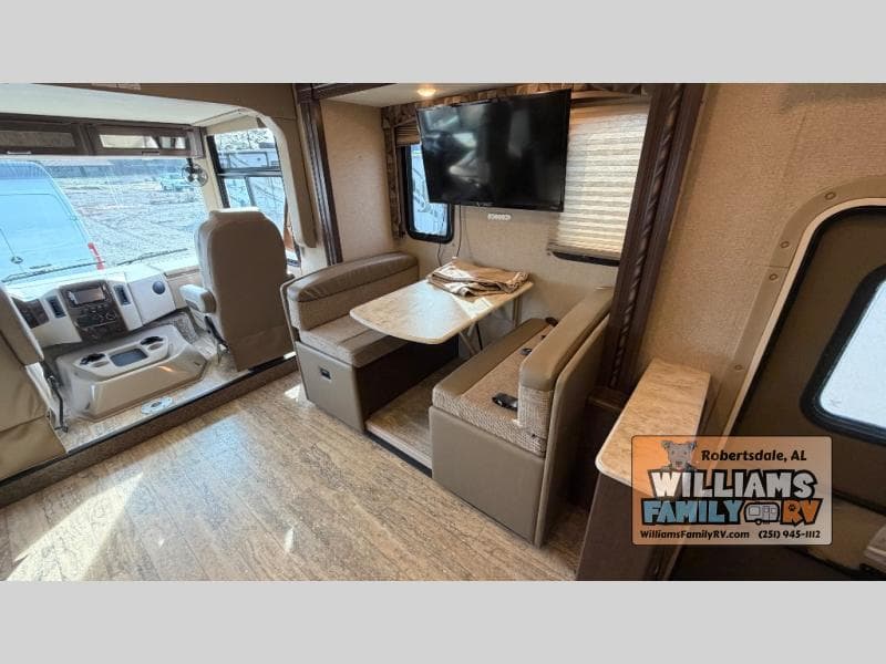 2017 Thor Motor Coach 2017 Thor Motor Coach Hurricane - thumbnail 12