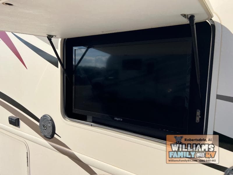 2017 Thor Motor Coach 2017 Thor Motor Coach Hurricane - thumbnail 34