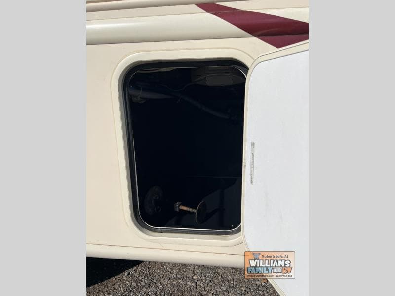 2017 Thor Motor Coach 2017 Thor Motor Coach Hurricane - thumbnail 35