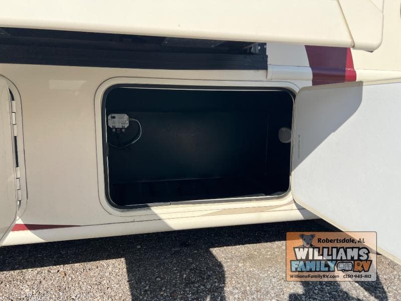 2017 Thor Motor Coach 2017 Thor Motor Coach Hurricane - thumbnail 37