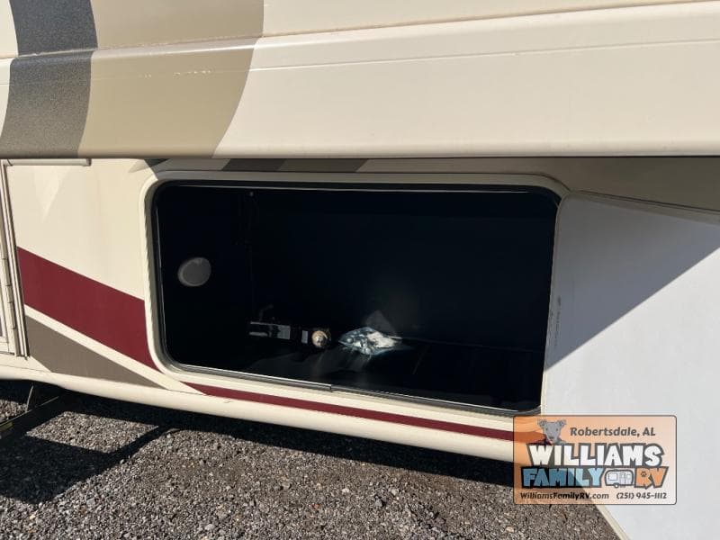 2017 Thor Motor Coach 2017 Thor Motor Coach Hurricane - thumbnail 38