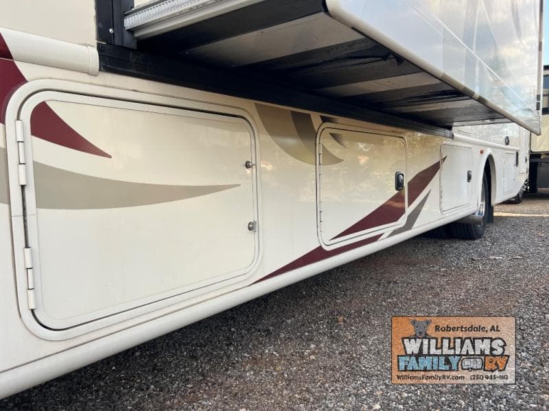 2017 Thor Motor Coach 2017 Thor Motor Coach Hurricane - thumbnail 39