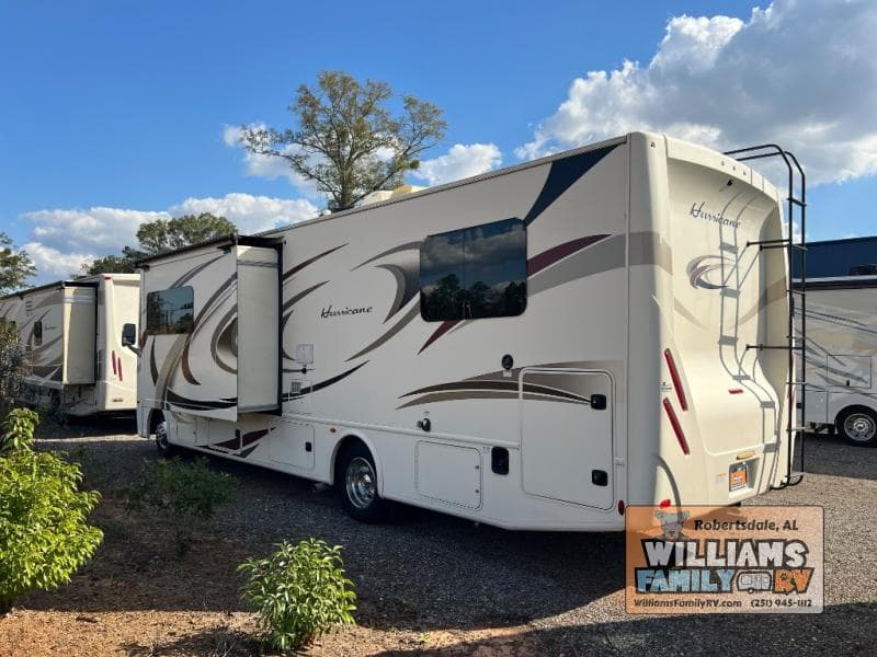 2017 Thor Motor Coach 2017 Thor Motor Coach Hurricane - thumbnail 45