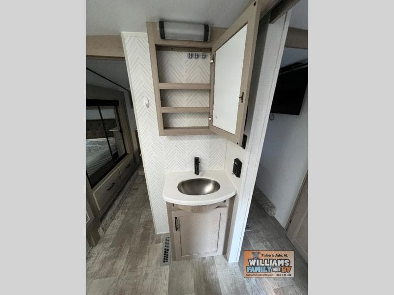 2024 Forest River 2024 Forest River Rockwood Signature - thumbnail 18