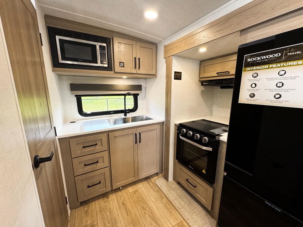 2026 Forest River 2026 Forest River Rockwood Mini Lite - thumbnail 4