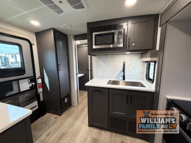 2026 Forest River 2026 Forest River Rockwood Ultra Lite - thumbnail 3