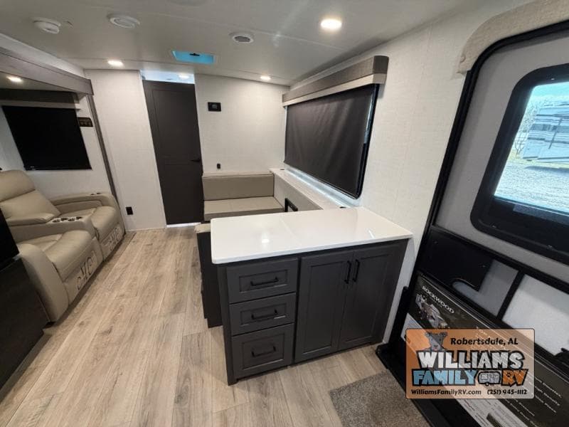 2026 Forest River 2026 Forest River Rockwood Ultra Lite - thumbnail 5