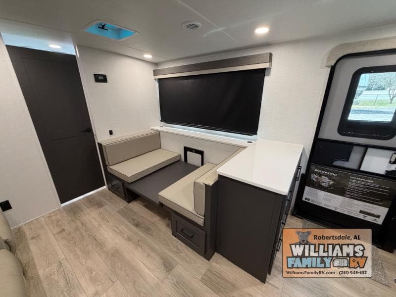 2026 Forest River 2026 Forest River Rockwood Ultra Lite - thumbnail 6