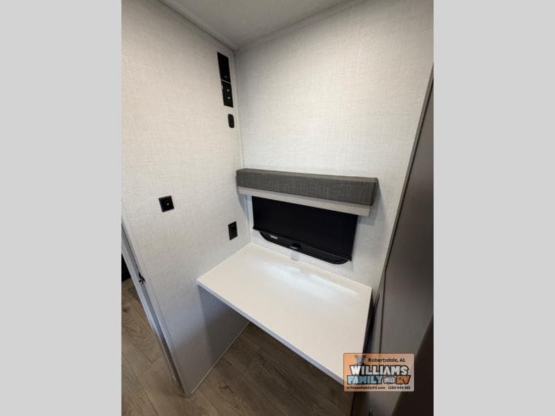 2026 Forest River 2026 Forest River Rockwood Ultra Lite - thumbnail 18