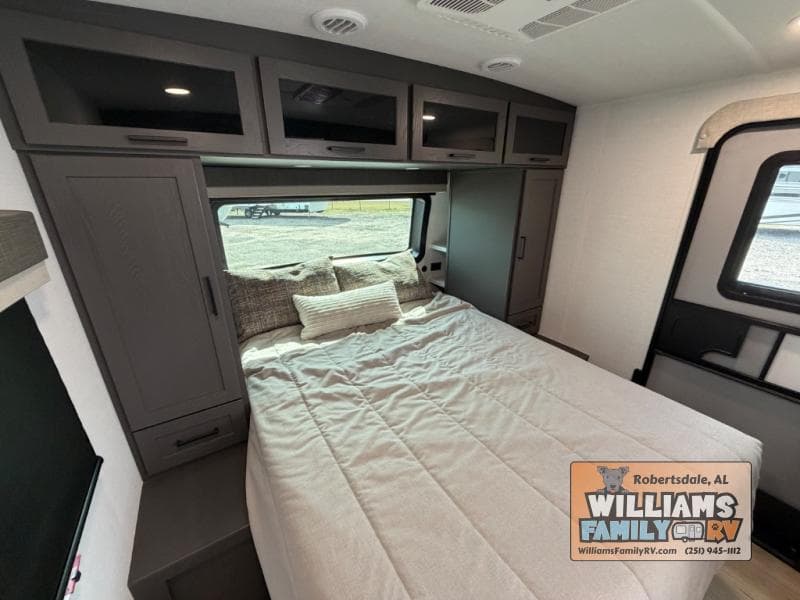 2026 Forest River 2026 Forest River Rockwood Ultra Lite - thumbnail 32