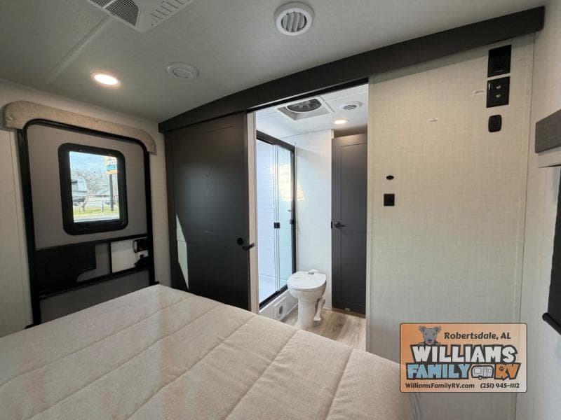 2026 Forest River 2026 Forest River Rockwood Ultra Lite - thumbnail 33