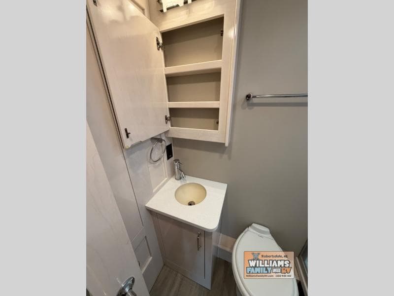 2023 Renegade 2023 Renegade Vienna - thumbnail 22