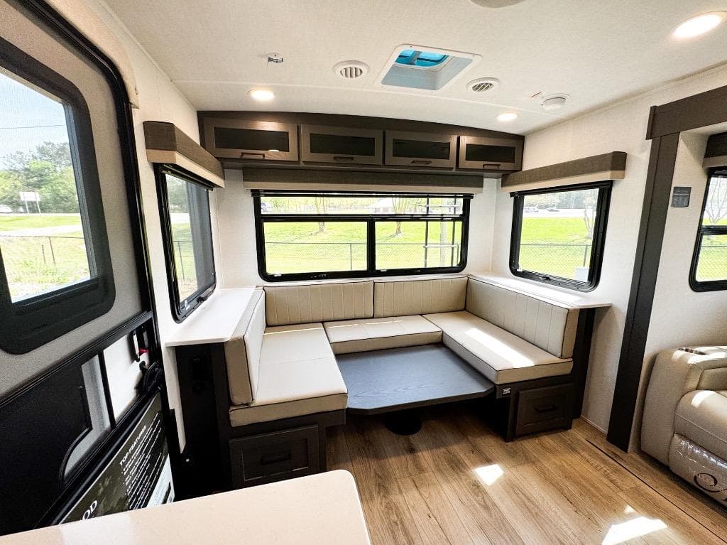 2026 Forest River 2026 Forest River Rockwood Ultra Lite - thumbnail 6