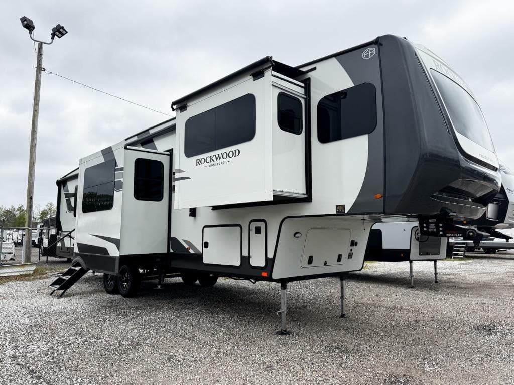 2026 Forest River Rockwood Signature 402SFL