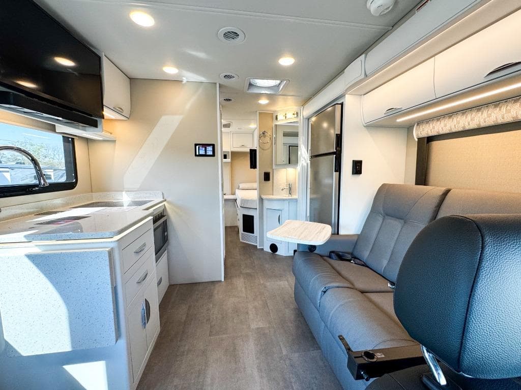 2026 Renegade 2026 Renegade Vienna - thumbnail 3