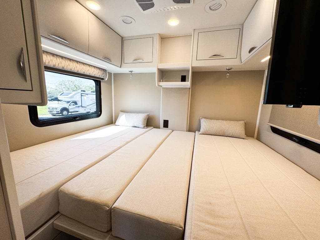 2026 Renegade 2026 Renegade Vienna - thumbnail 18