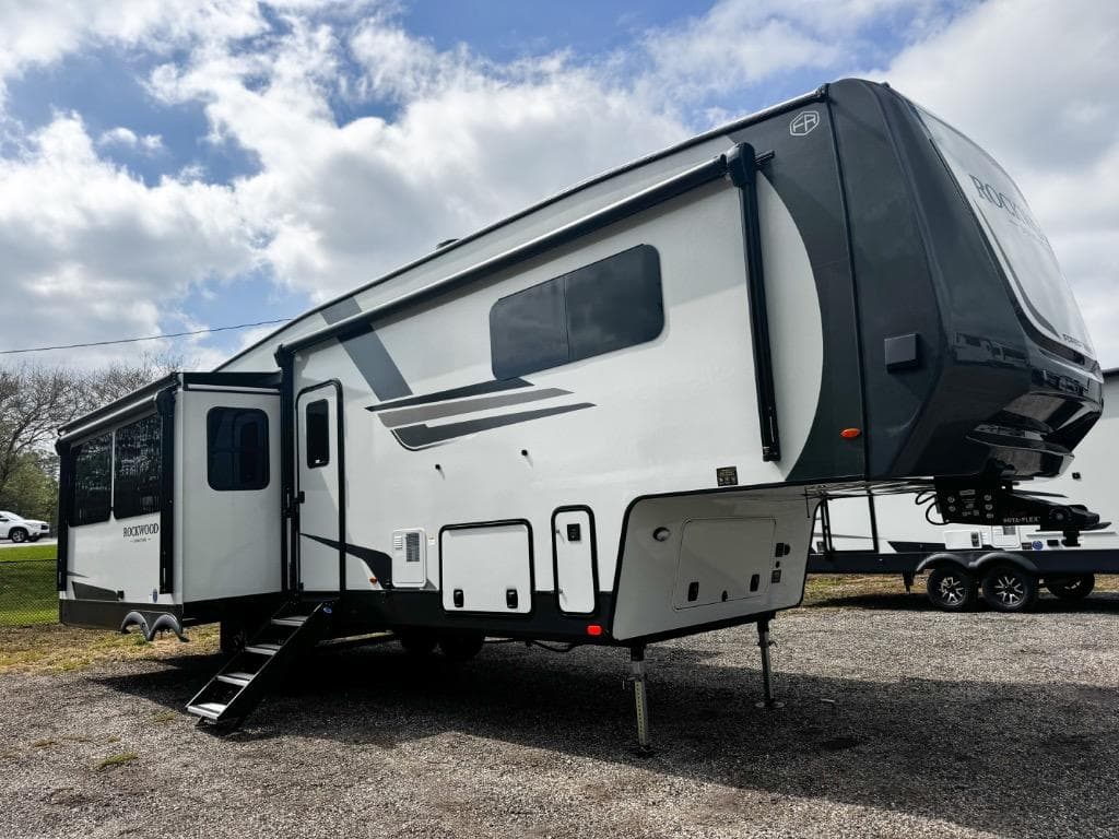2026 Forest River Rockwood Signature 371RK