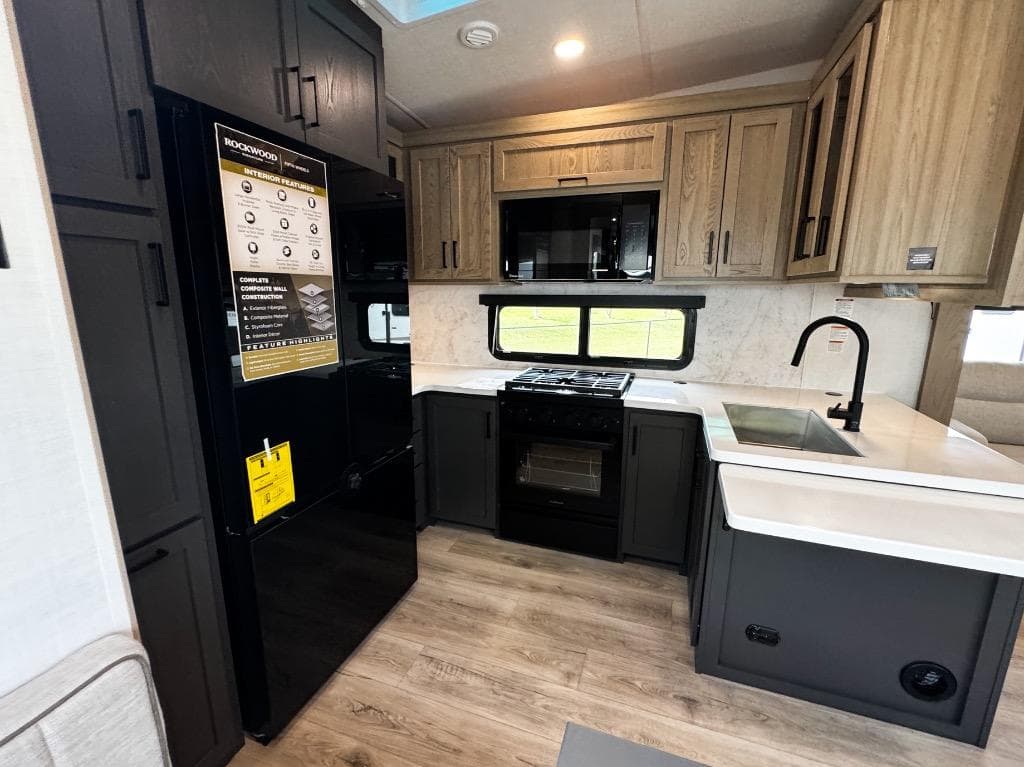 2026 Forest River 2026 Forest River Rockwood Signature - thumbnail 16