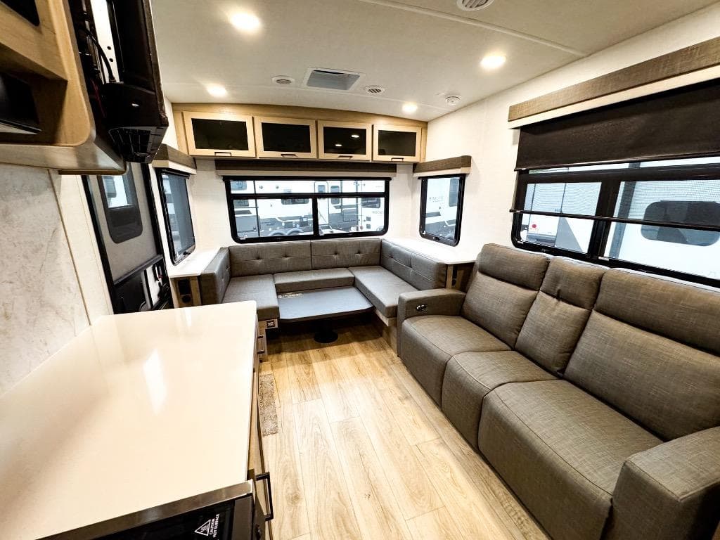 2026 Forest River 2026 Forest River Rockwood Ultra Lite - thumbnail 3