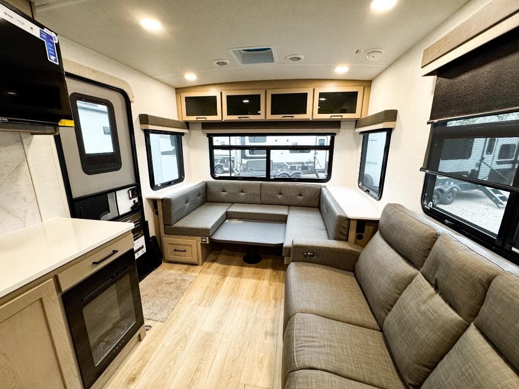 2026 Forest River 2026 Forest River Rockwood Ultra Lite - thumbnail 4