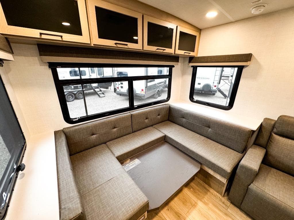 2026 Forest River 2026 Forest River Rockwood Ultra Lite - thumbnail 5