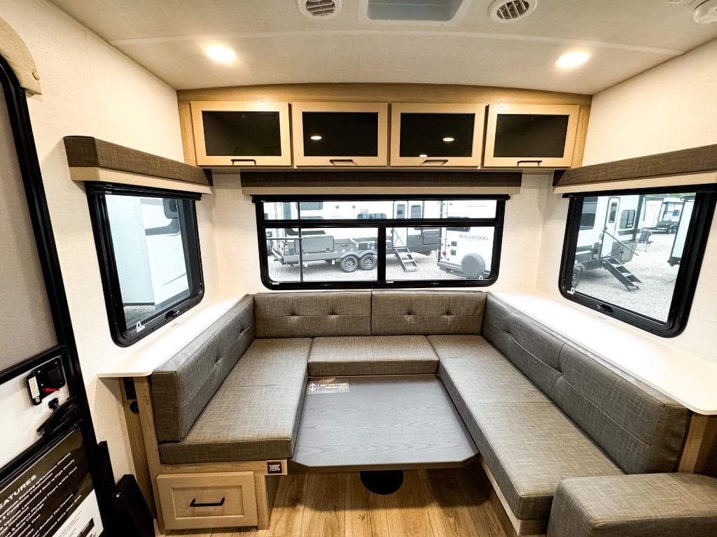 2026 Forest River 2026 Forest River Rockwood Ultra Lite - thumbnail 6