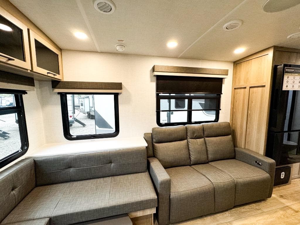 2026 Forest River 2026 Forest River Rockwood Ultra Lite - thumbnail 8