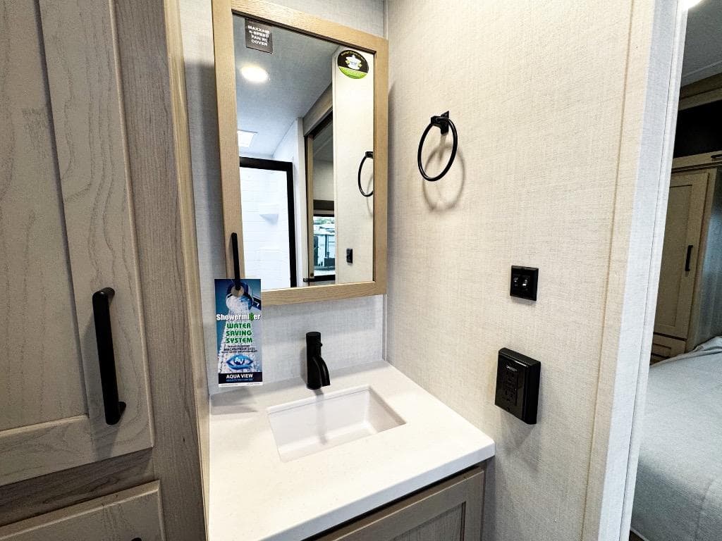 2026 Forest River 2026 Forest River Rockwood Ultra Lite - thumbnail 15