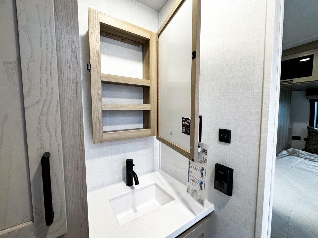 2026 Forest River 2026 Forest River Rockwood Ultra Lite - thumbnail 16